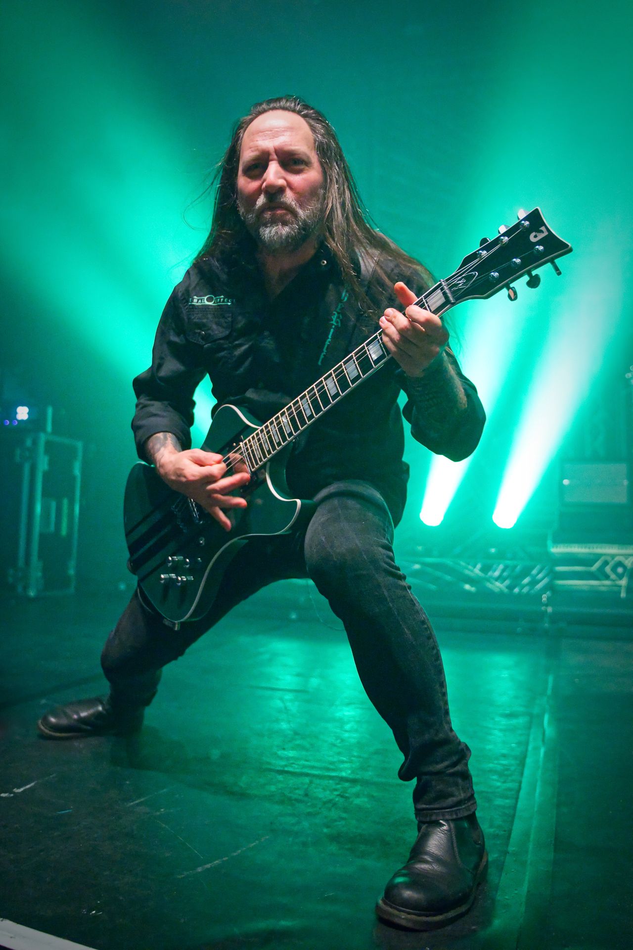 Photographie de Niclas Engelin, guitariste du groupe The Halo Effect au Bataclan 2025