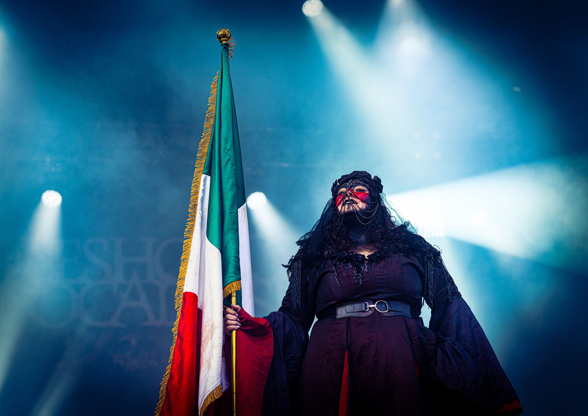 photographie de Veronica Bordacchini, chanteuse de Fleshgod Apocalypse sur la scène du Motocultor 2025